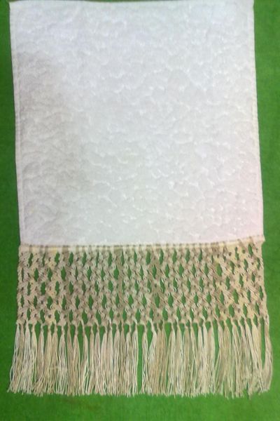 Toalha de mão com barrado em macramé